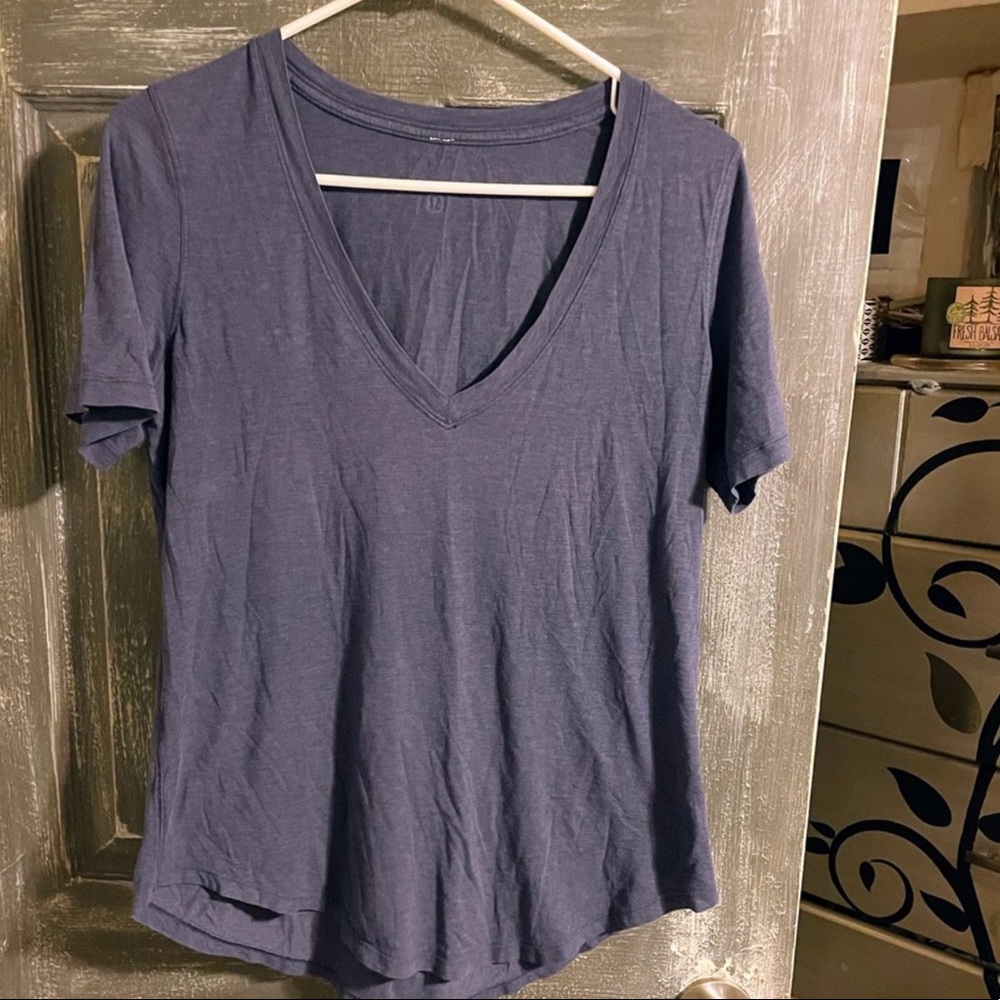 Lululemon blue v neck tee shirt size large